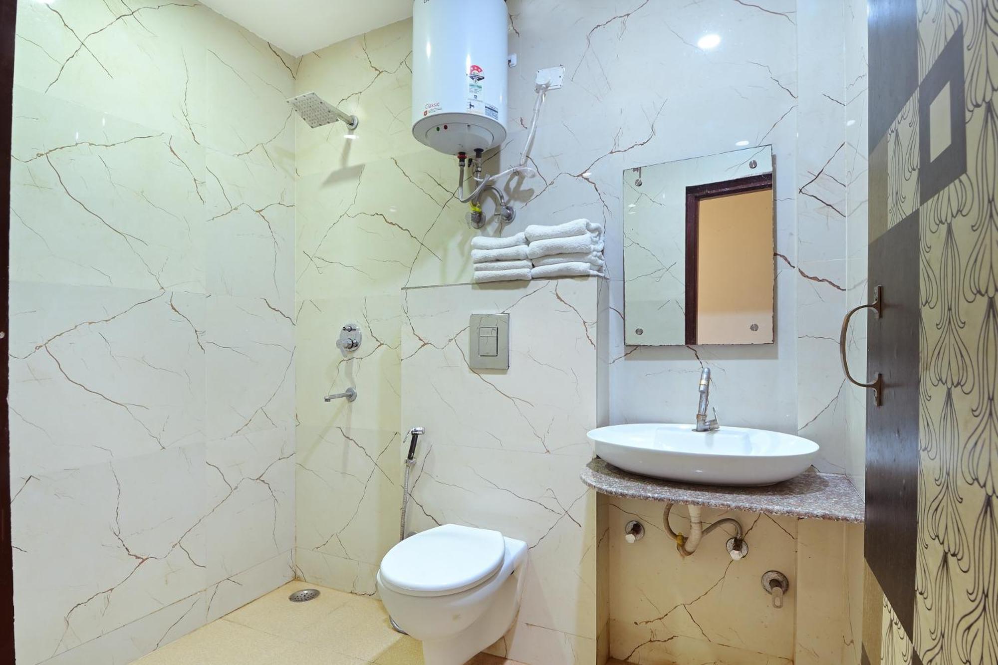Hotel Glow Inn Paharganj-3 Mins Walk From New Delhi Railway Station Exteriör bild